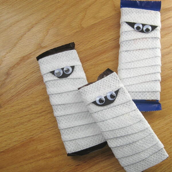 Gauze Wrapped Halloween Candy Bars Gauze Wrapped Halloween Candy Bars