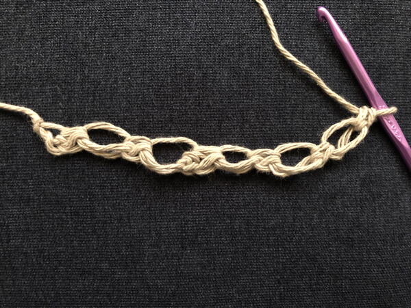 Image shows the chain of Solomon's Knots.