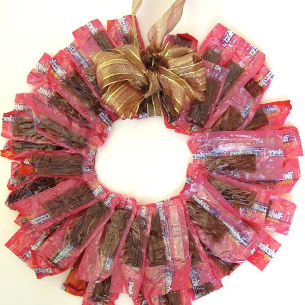 Easy Candy Wreath Easy Candy Wreath