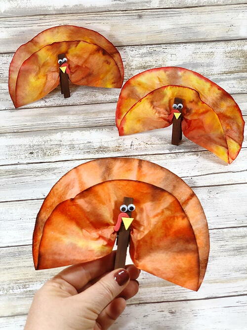 Easy Coffee Filter Turkeys Thanksgiving Craft