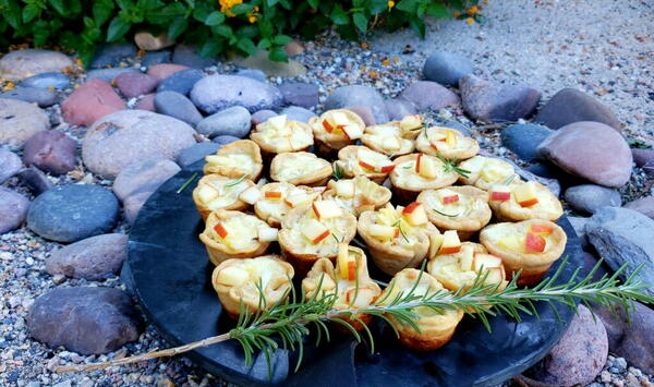 Creamy Apple And Onion Canapes