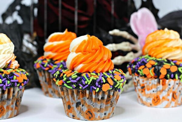 Halloween Sprinkle Cupcakes Halloween Sprinkle Cupcakes
