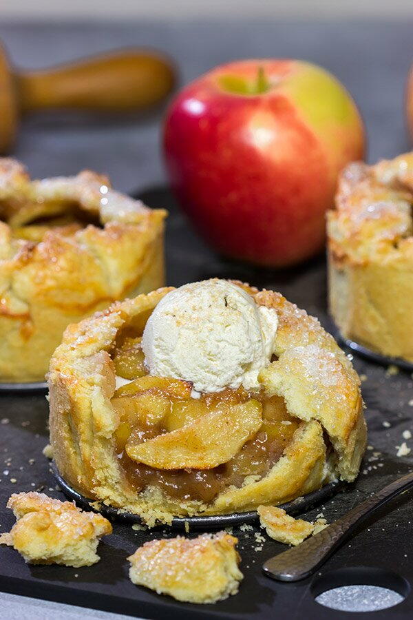 individual-apple-pies-thebestdessertrecipes