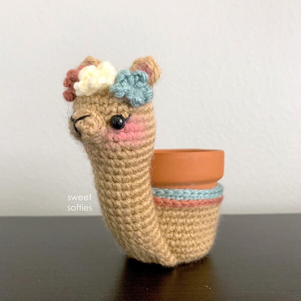 Alpaca Llama Amigurumi Planter Pot Cozy Alpaca Llama Amigurumi Planter Pot Cozy