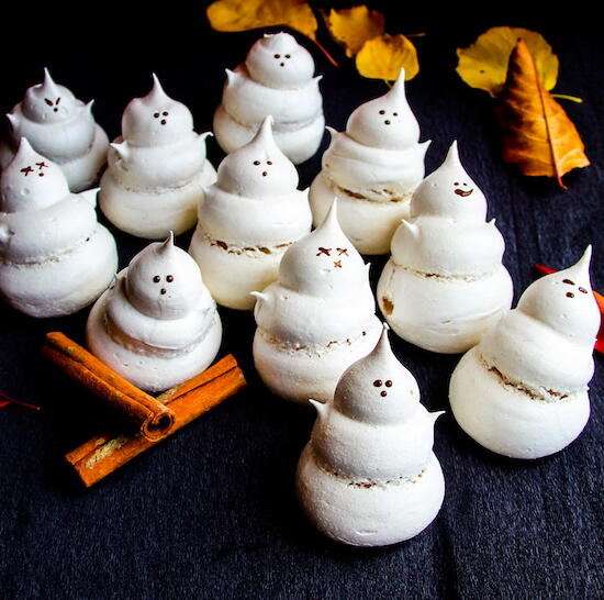 How To Make Ghost Meringue - Halloween Treats How To Make Ghost Meringue - Halloween Treats
