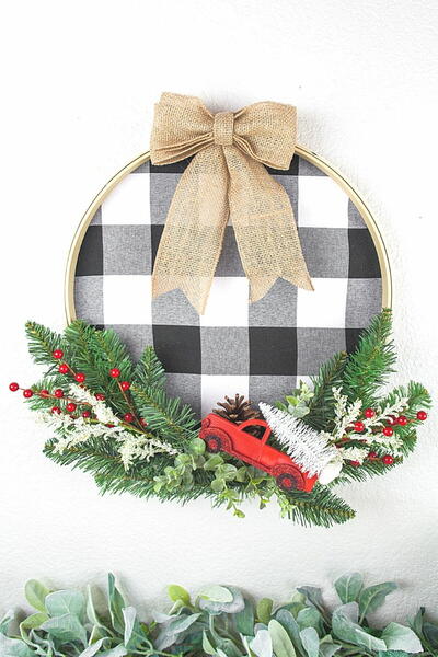 Buffalo Plaid Christmas Hoop Wreath