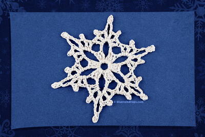 Tiny Snowflake Crochet Pattern