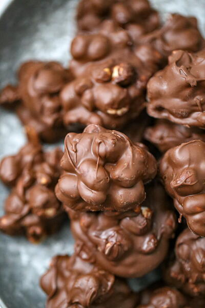 Easy Fluffy Chocolate Marshmallow Peanut Clusters!