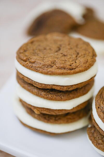 Spiced Molasses Cookie Cream Pies Spiced Molasses Cookie Cream Pies
