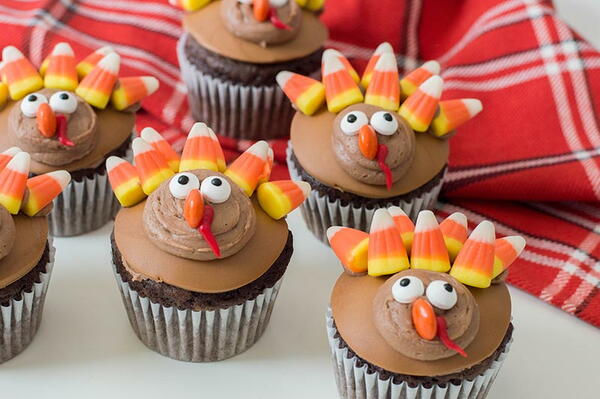 Easy Turkey Cupcakes With Chocolate Buttercream Frosting Easy Turkey Cupcakes With Chocolate Buttercream Frosting