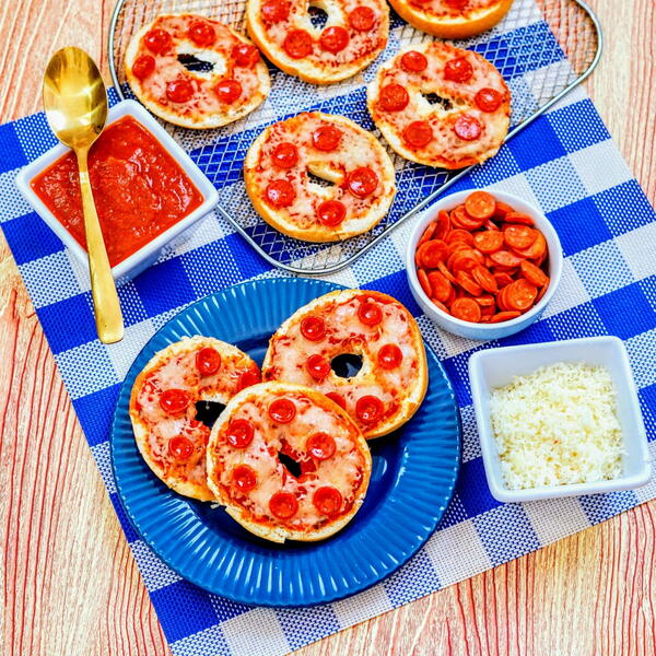 Make Your Own Pizza Bagels Make Your Own Pizza Bagels