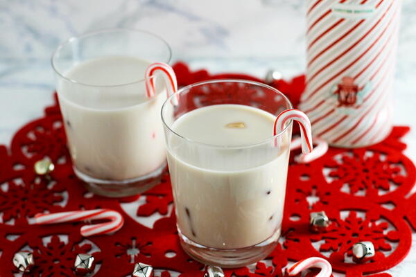 Luscious Peppermint White Russian Recipe Luscious Peppermint White Russian Recipe