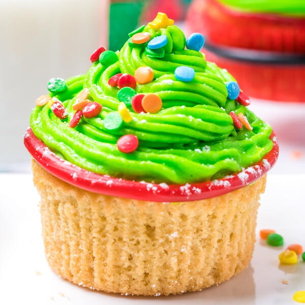 Christmas Tree Topped Cupcakes Christmas Tree Topped Cupcakes
