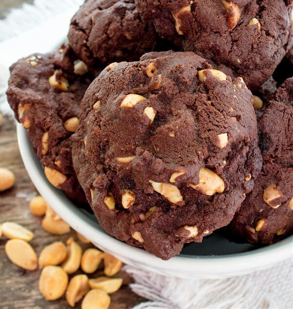 Fudgy Chocolate Peanut Butter Cookies Fudgy Chocolate Peanut Butter Cookies