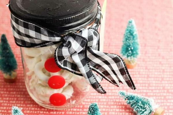 Snowman Mason Jar Food Gift With White Chocolate Covered Pretzels Snowman Mason Jar Food Gift With White Chocolate Covered Pretzels