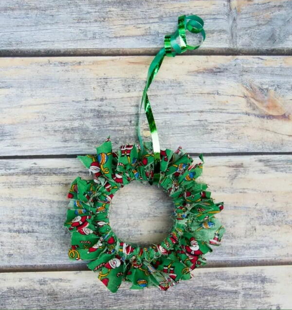 Mason Jar Lid Christmas Wreath Ornament Craft Mason Jar Lid Christmas Wreath Ornament Craft