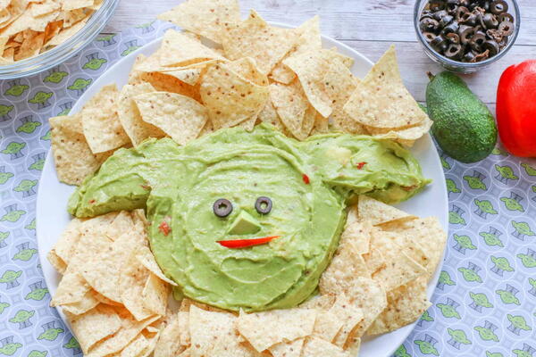 How To Make A Baby Yoda Guacamole Platter How To Make A Baby Yoda Guacamole Platter