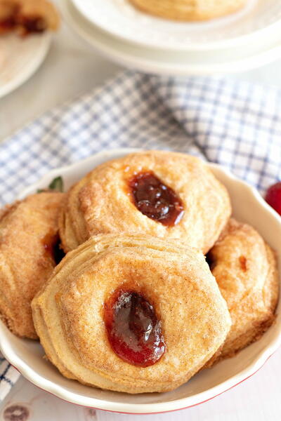 Strawberry Filled Buttermilk Biscuits Strawberry Filled Buttermilk Biscuits