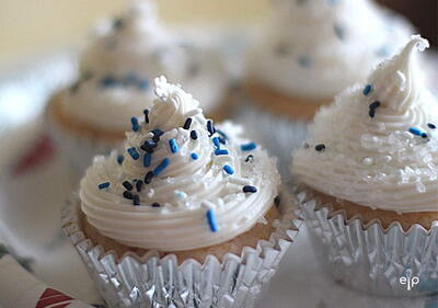 How To Make Easy Holiday 7up Cupcakes