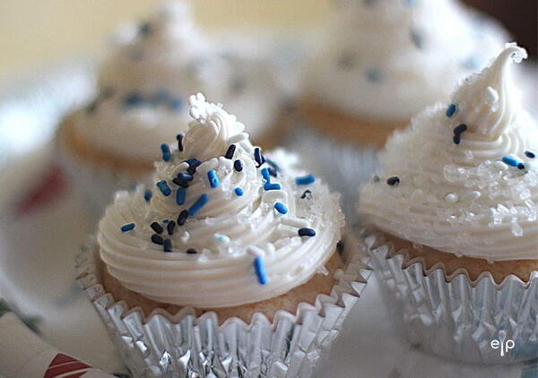 How To Make Easy Holiday 7up Cupcakes How To Make Easy Holiday 7up Cupcakes