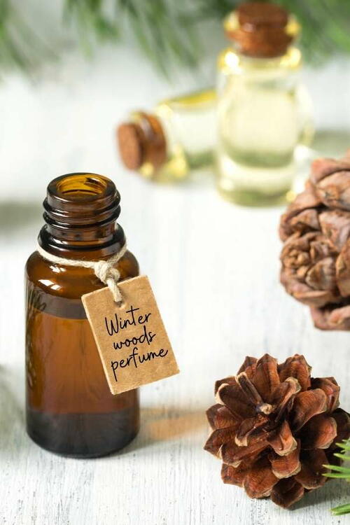 Winter Essential Oil Blend Recipes and How To Make Natural Perfume Winter Essential Oil Blend Recipes (and How To Make Natural Perfume