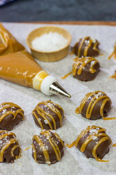 Salted Caramel Oreo Cookie Balls Salted Caramel Oreo Cookie Balls