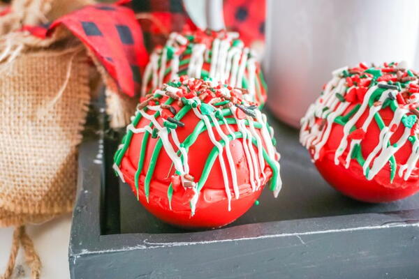 Christmas Taffy Hot Cocoa Bombs Christmas Taffy Hot Cocoa Bombs