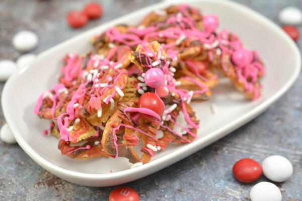 Sweet And Crunchy Valentine Bark Dessert Sweet And Crunchy Valentine Bark Dessert