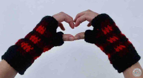 Simply Chic Buffalo Plaid Fingerless Gloves Simply Chic Buffalo Plaid Fingerless Gloves