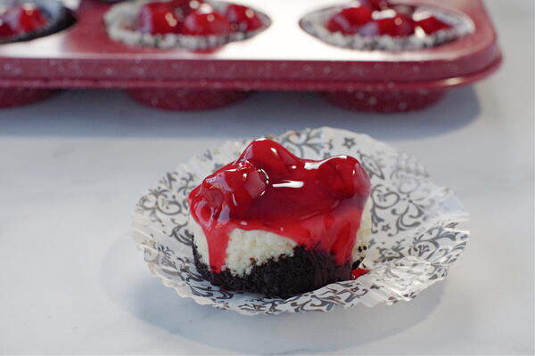 Mini Cherry Cheesecakes Mini Cherry Cheesecakes
