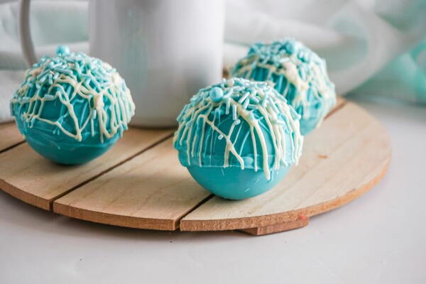 Frozen Hot Cocoa Bombs Frozen Hot Cocoa Bombs