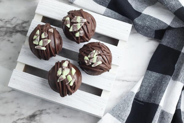 Mint Hot Cocoa Bombs Mint Hot Cocoa Bombs
