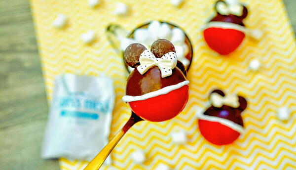 How To Make Minnie Mouse Hot Cocoa Bombs How To Make Minnie Mouse Hot Cocoa Bombs