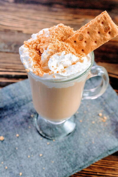 Making A Graham Cracker Latte At Home Making A Graham Cracker Latte At Home