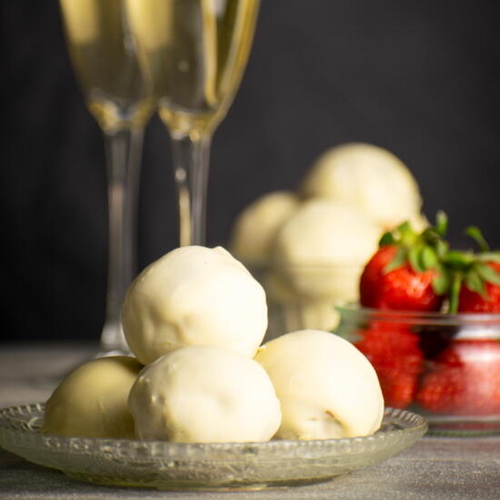 Strawberry Champagne Cake Balls Strawberry Champagne Cake Balls