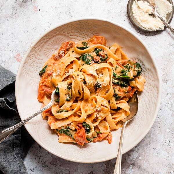 Easy Creamy Roasted Tomato Pasta Easy Creamy Roasted Tomato Pasta