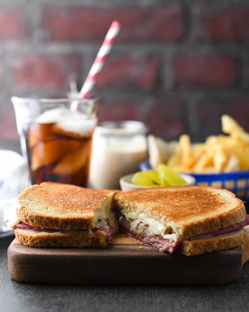 Reuben Sandwich Reuben Sandwich