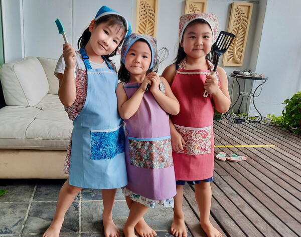 Full Childrens Aprons 2 to 12 Years Old Full Childrens Aprons 2 to 12 Years Old