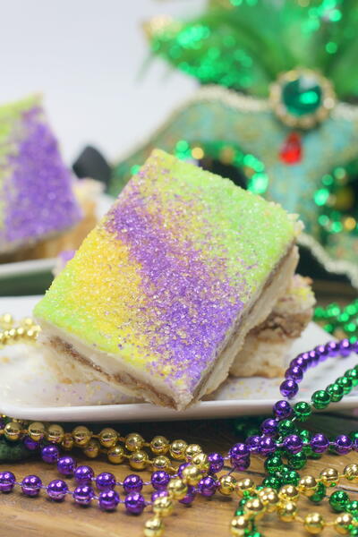 Rich King Cake Bars For Mardi Gras