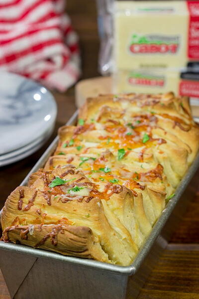Cheesy Garlic Pull Apart Bread Cheesy Garlic Pull Apart Bread