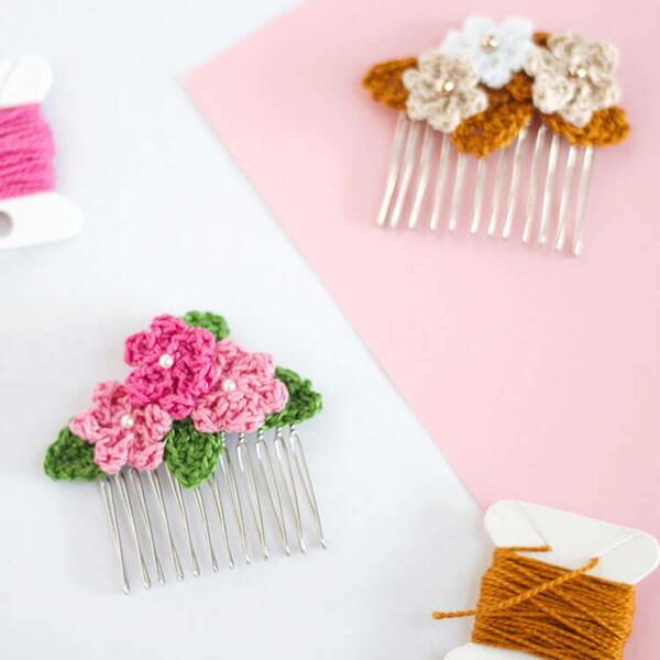 Crochet Flower DIY Hair Combs Crochet Flower DIY Hair Combs