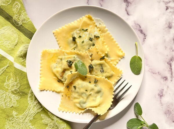 Homemade Spinach Ricotta Ravioli With Sage Butter Sauce Homemade Spinach Ricotta Ravioli With Sage Butter Sauce
