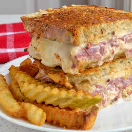 Reuben Sandwich Reuben Sandwich