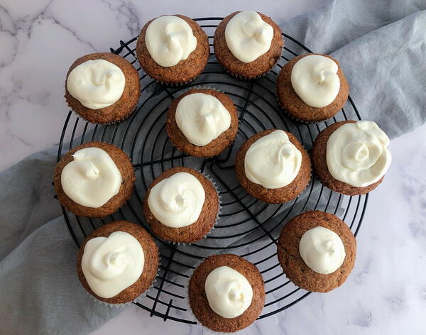 Banana Muffins With Cream Cheese Frosting Banana Muffins With Cream Cheese Frosting