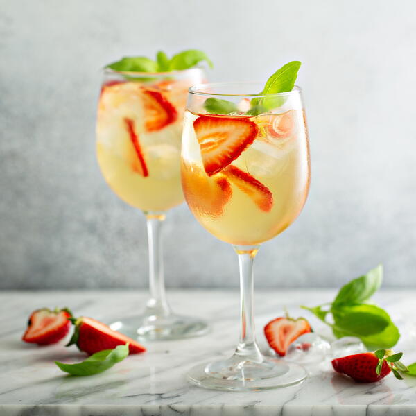 White Wine Sangria With Strawberries White Wine Sangria With Strawberries