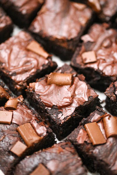 Fudgy Chocolate Chunk Brownies Fudgy Chocolate Chunk Brownies
