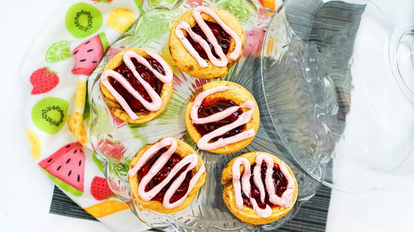 Strawberry Cinnamon Rolls Cups Strawberry Cinnamon Rolls Cups