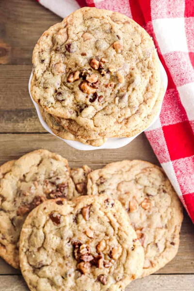 Buttery Toffee Cookies With Chocolate Chips Buttery Toffee Cookies With Chocolate Chips