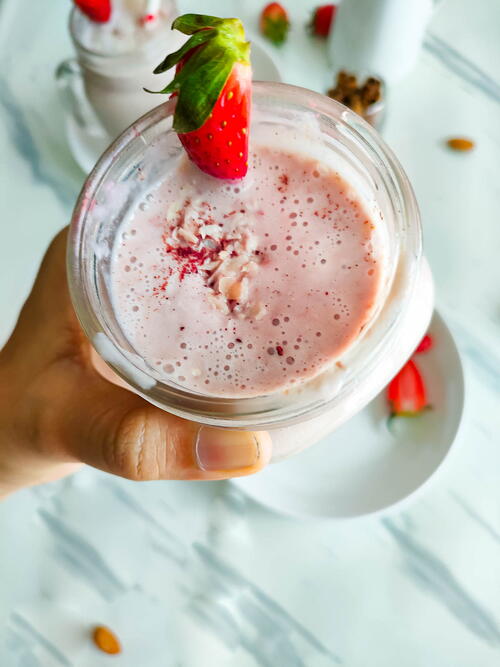 Strawberry Banana Milkshake no Ice Cream Recipe Strawberry Banana Milkshake (no Ice Cream Recipe)