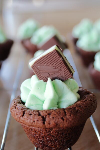 Mint Chocolate Mini Cookie Cups Mint Chocolate Mini Cookie Cups